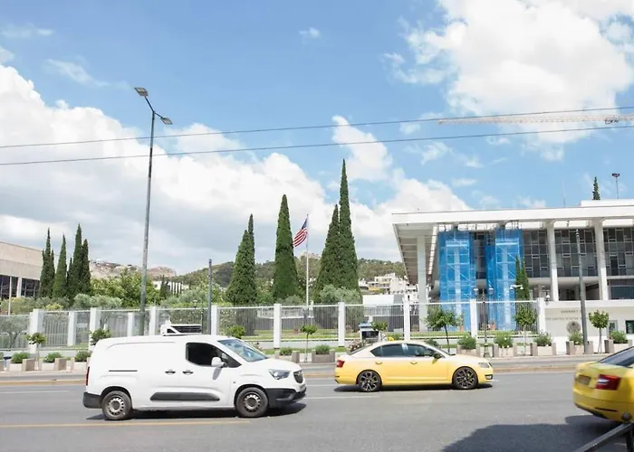 Brand New Urban Getaway Next To Megaro Mousikis