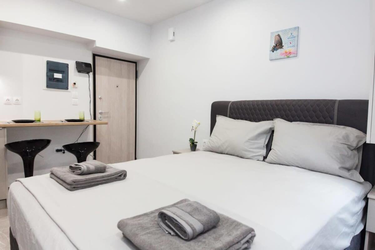 Brand New Urban Getaway Next To Megaro Mousikis Apartment *