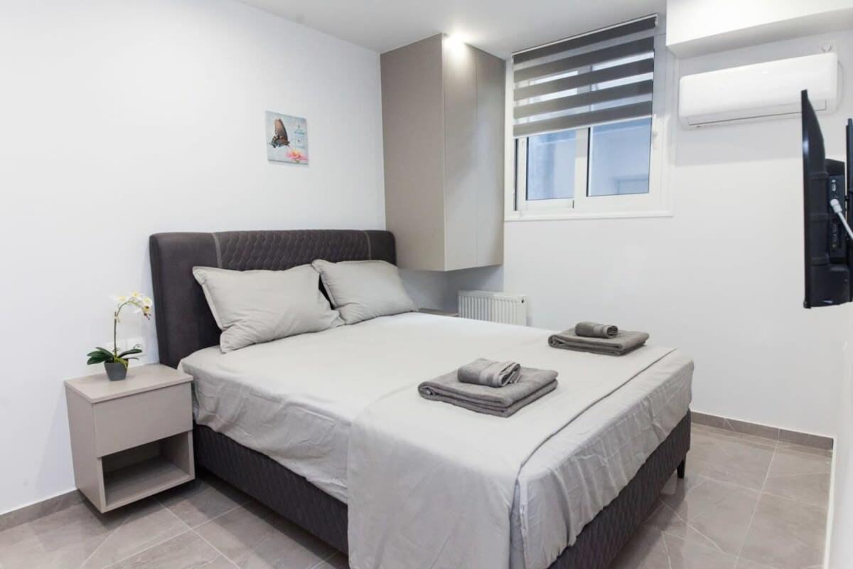 Brand New Urban Getaway Next To Megaro Mousikis *